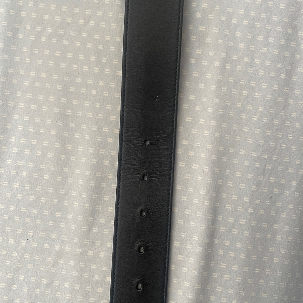 Gucci Black and Gold Leather Belt with Iconic GG Buckle - Picture 8 of 10